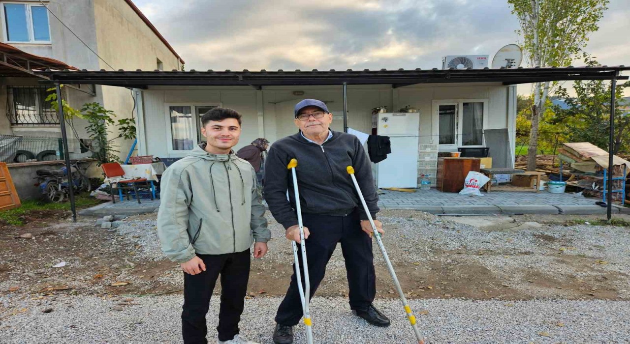 Sındırgıda deprem sonrası yaralar sarılıyor
