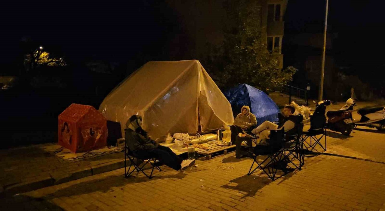 Sındırgıda depremler vatandaşı tedirgin ediyor