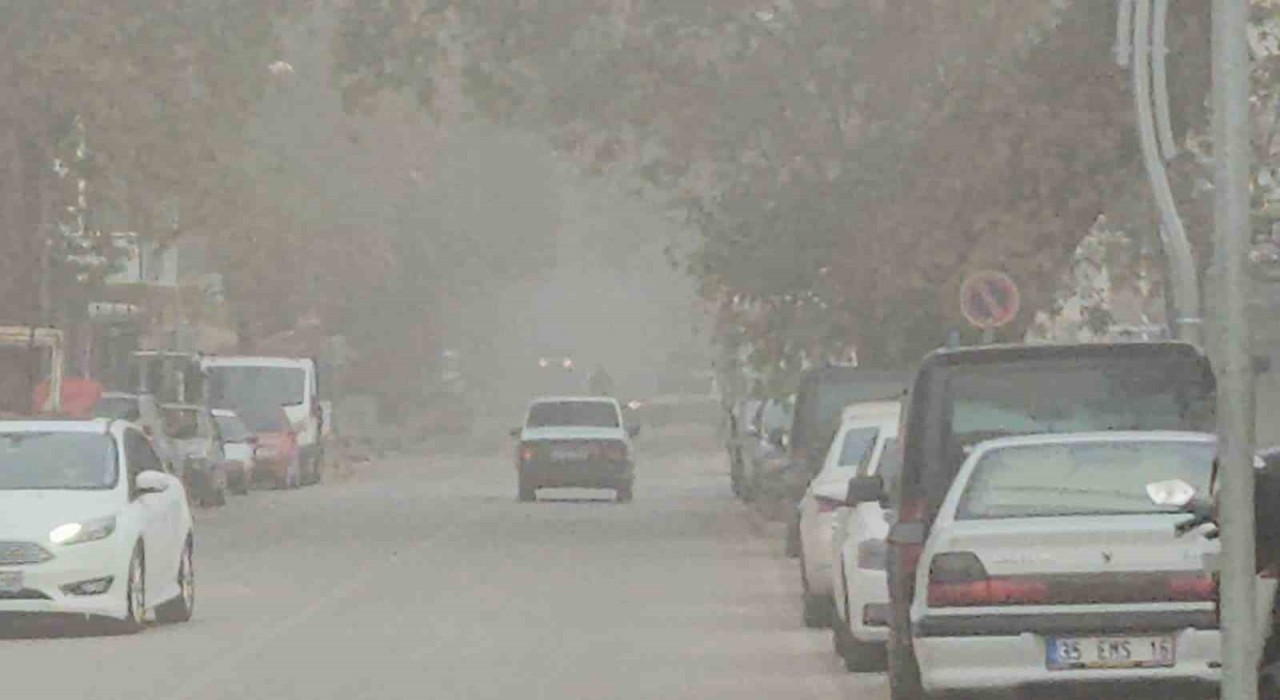 Sındırgıda sis etkili oldu
