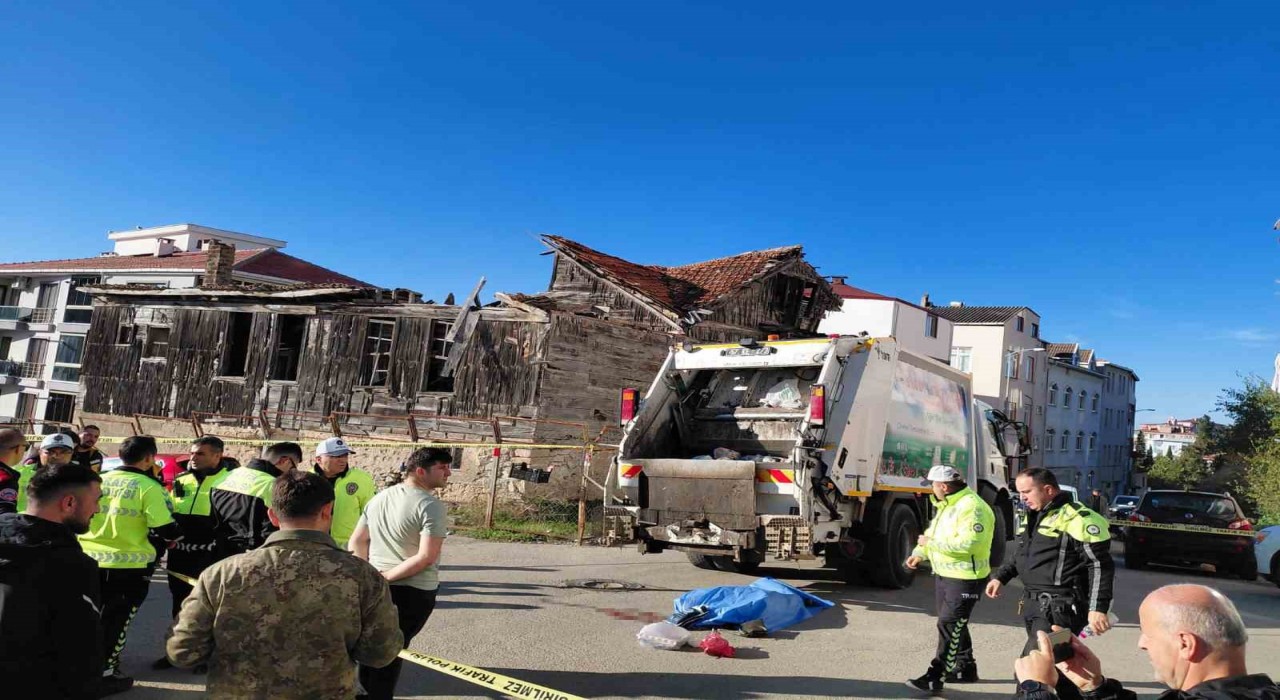 Sinop Belediyesi çöp kamyonu önünden geçen yaşlı kadını ezdi: Cinayet gibi kaza kameraya yansıdı