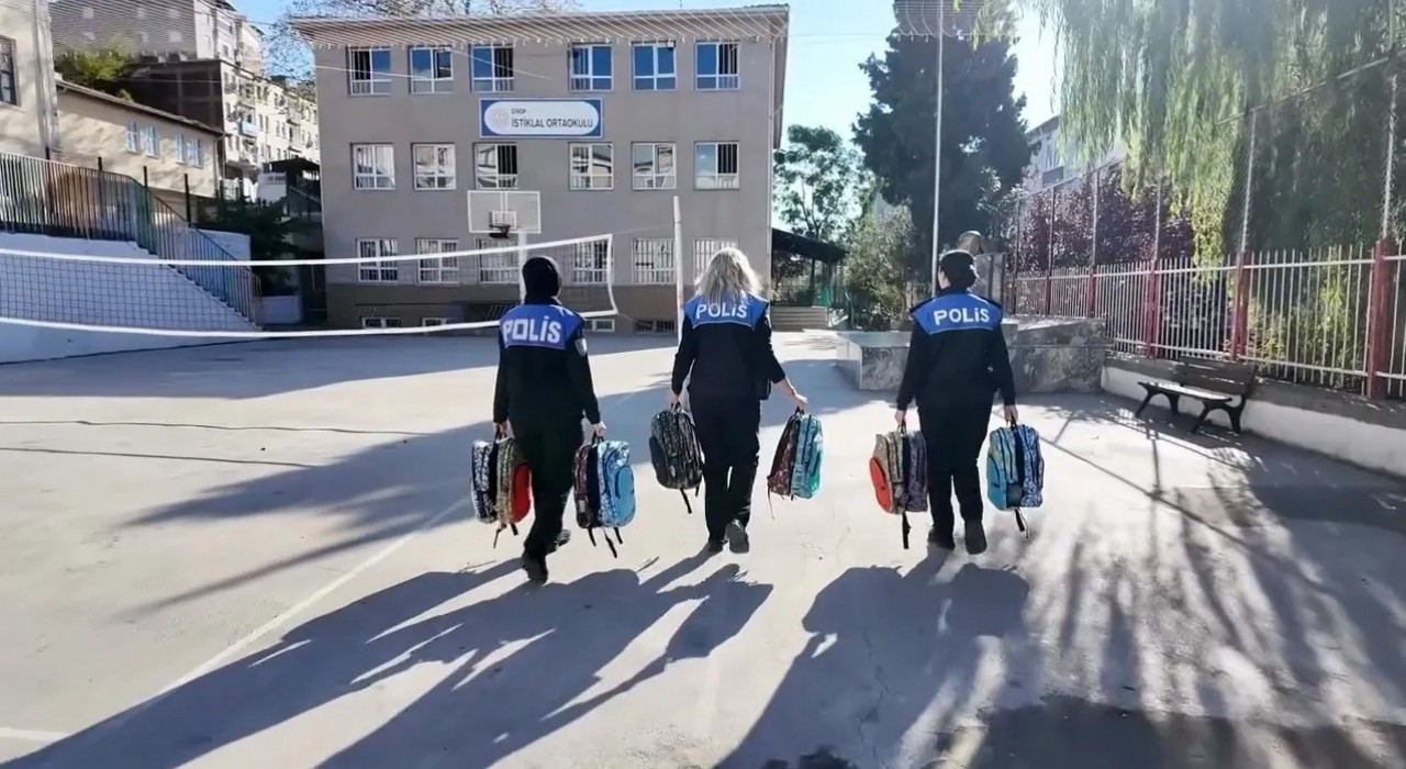 Sinop polisinden öğrencilere eğitim seti desteği