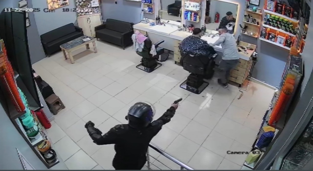 Sinopta berber dükkanına silahlı saldırı: O anlar kamerada