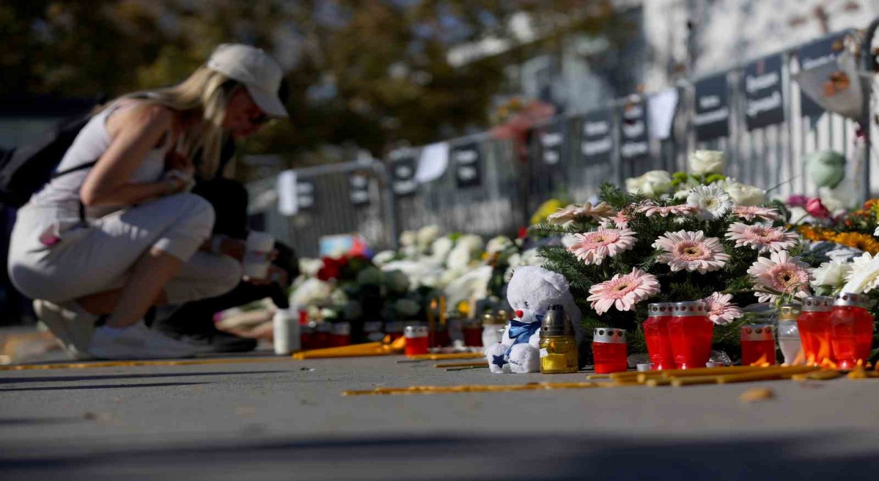 Sırbistanda on binlerce protestocu, tren istasyonu faciasının yıldönümde Novi Sadda bir araya geldi