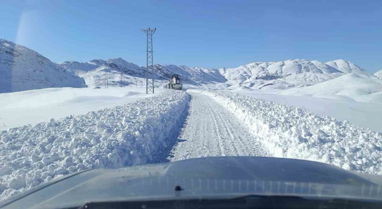 Şırnakta kar kalınlığı 1 metreyi aştı