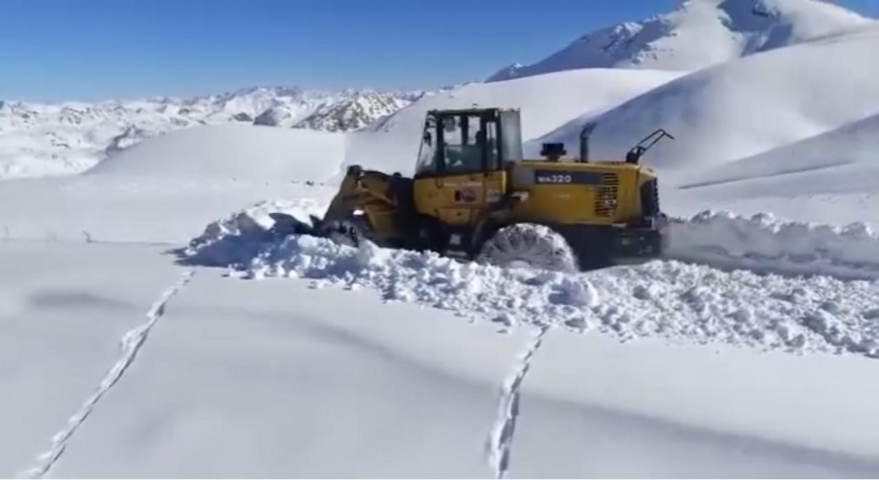 Şırnakta karla mücadele çalışmaları devam ediyor
