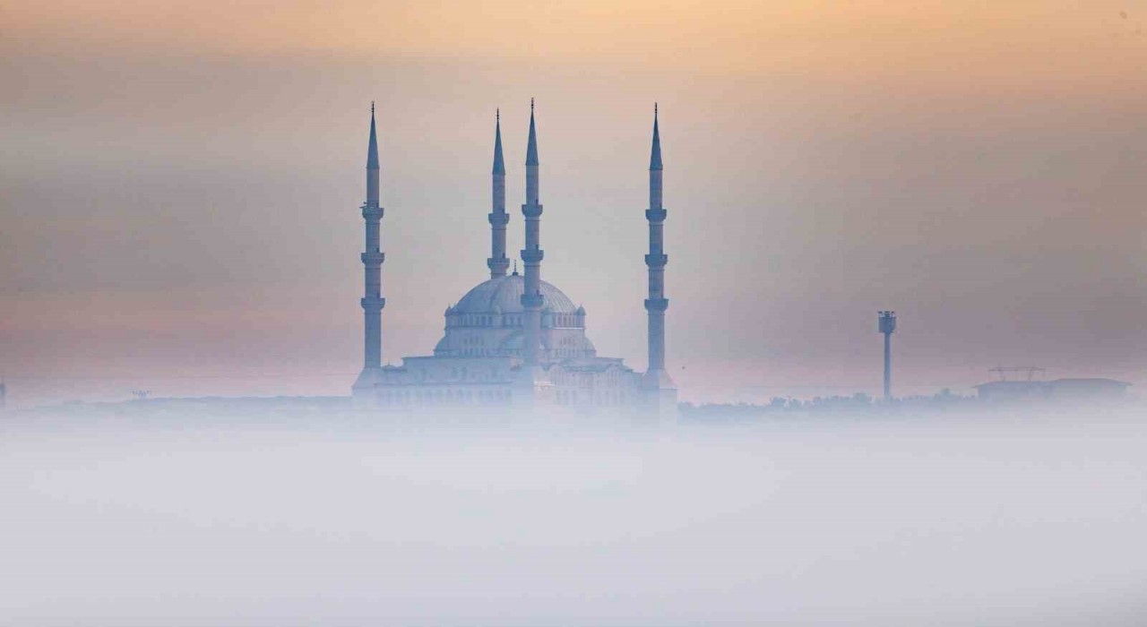 Sis denizinde kaybolan Diyarbakırda, minareler görsel şölen sundu