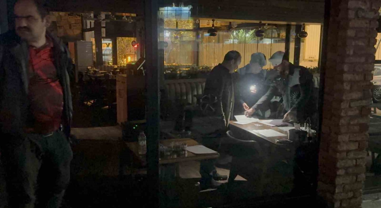 Şişlide 25 kişinin zehirlenme şüphesiyle hastanelik olmasının ardından restoran mühürlendi