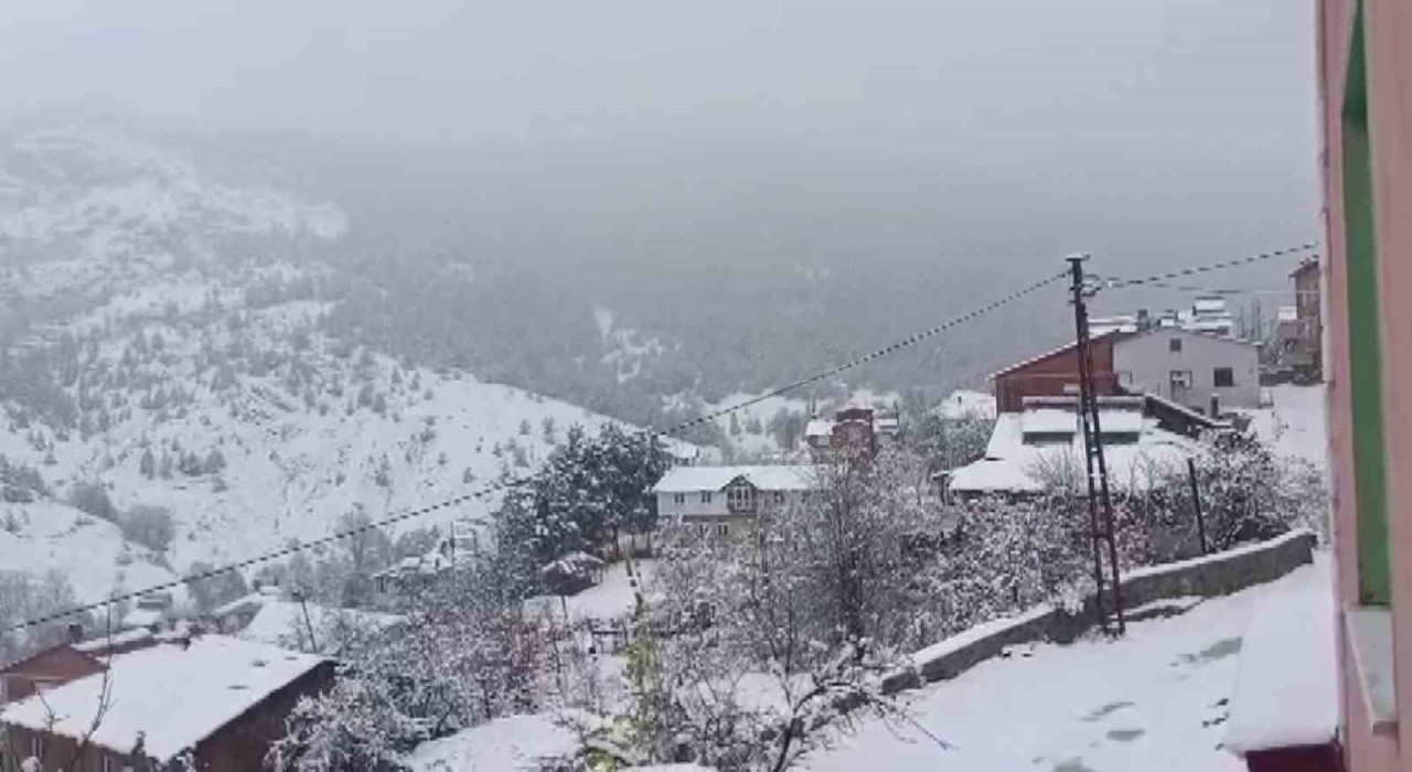Sivasın yüksek kesimlerinde kar yağışı etkili oldu