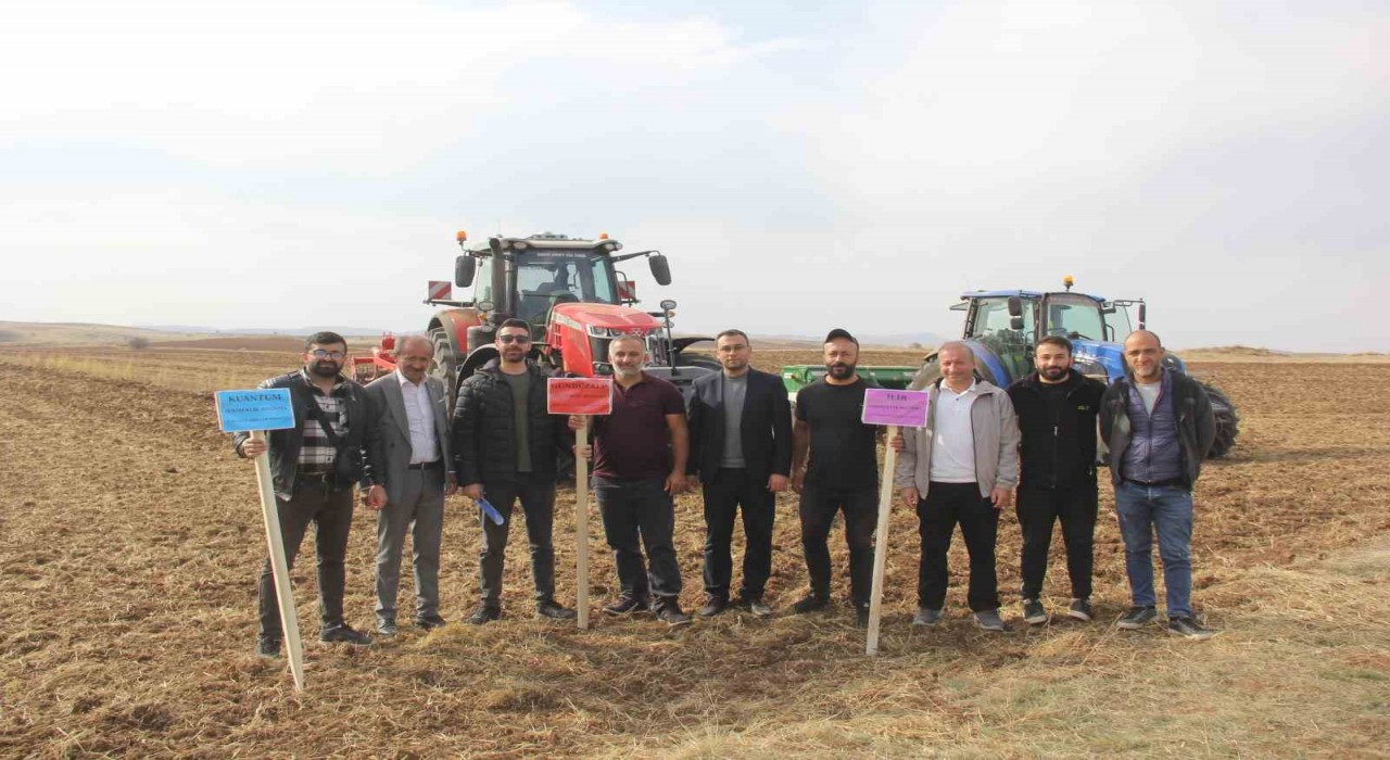 Sivasta 5 farklı ekmeklik buğday, pilot bölgede toprakla buluşturuldu