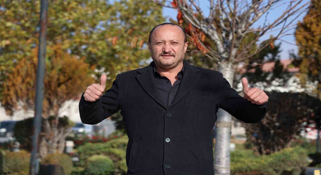 Sivasta karlı havada 13 derecelik suya girdi