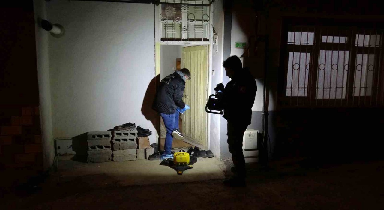 Sofra bezi silkelerken düşerek yaralanan ve kalbi duran kadın hayata döndürüldü