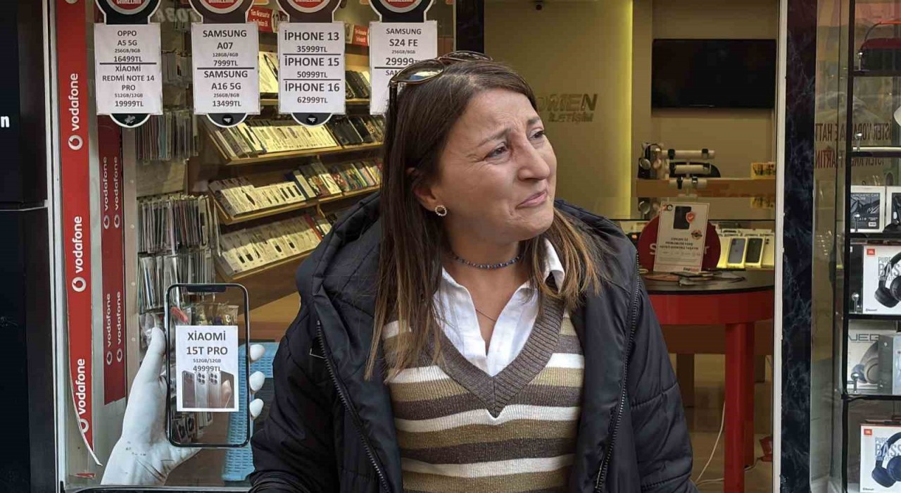 Sokağın maskotu Waffle ekipler tarafından barınağa götürülünce gözyaşı döktü