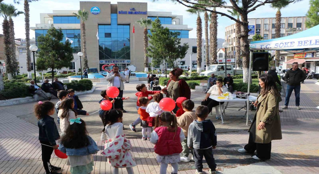 Sökede Belediye Meydanı renkli görüntülere sahne oldu