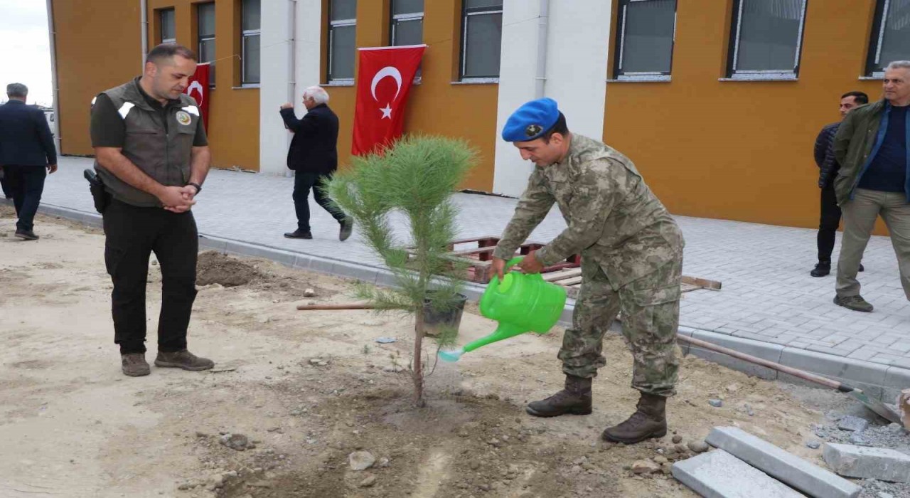 Sökede Yeşil Vatan için fidanlar toprakla buluştu