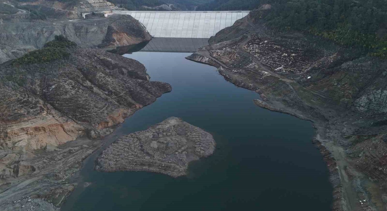 Son 65 yılın en kurak yılını yaşayan Hatayda kentin içme suyunu karşılayan barajın su seviyesi yüzde 6ya düştü