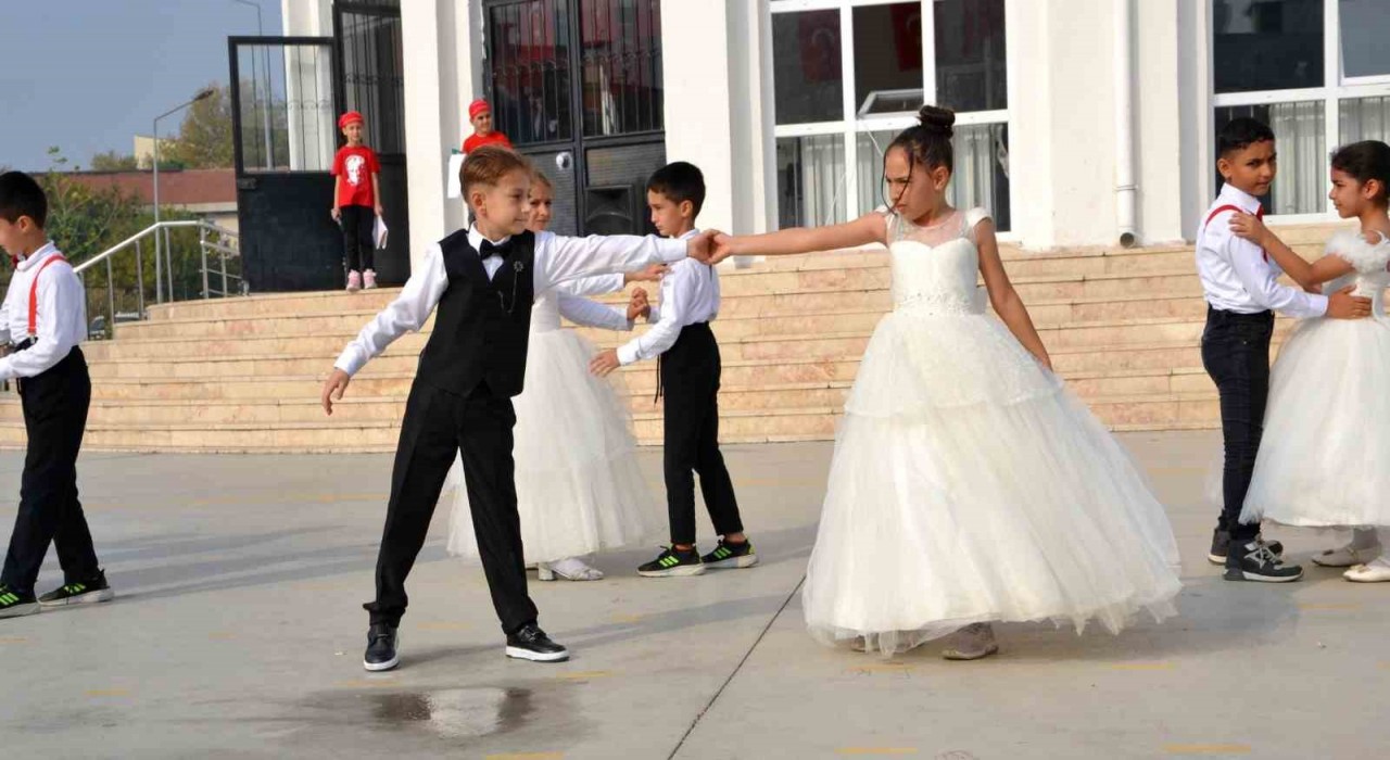 ‘Son Balo gösterisi ile 10 Kasıma özel anma