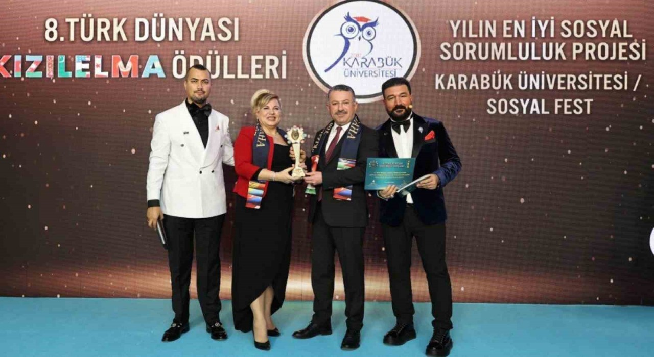 Sosyalfeste Türk Dünyası Kızıl Elma Ödüllerinde prestijli ödül