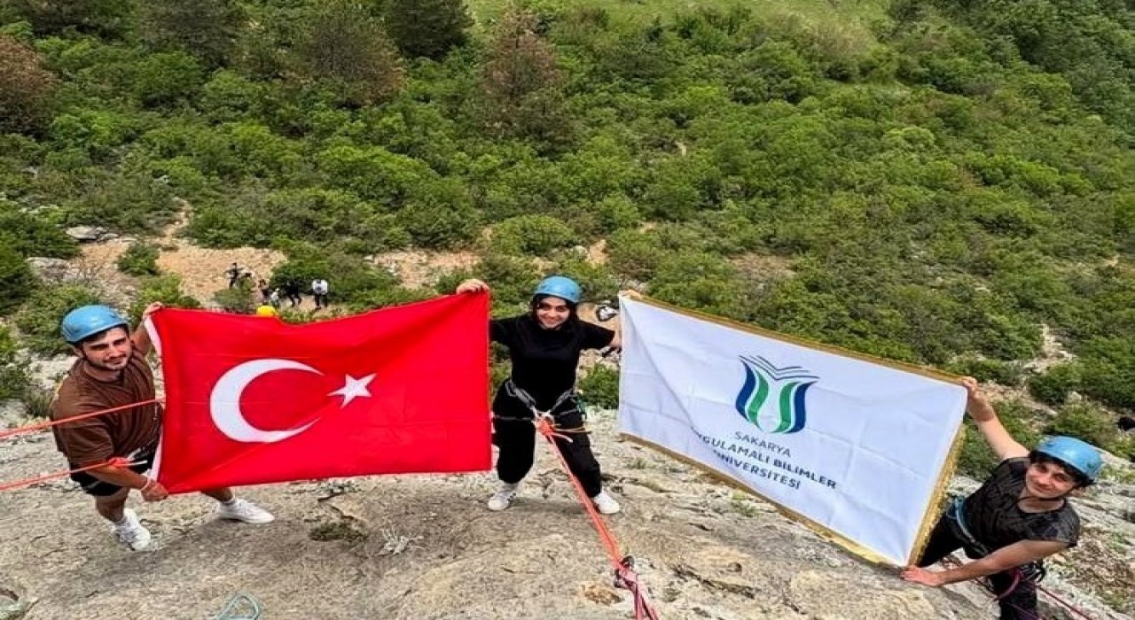 SUBÜnün 8 öğrenci topluluğuna ÜNİDES desteği