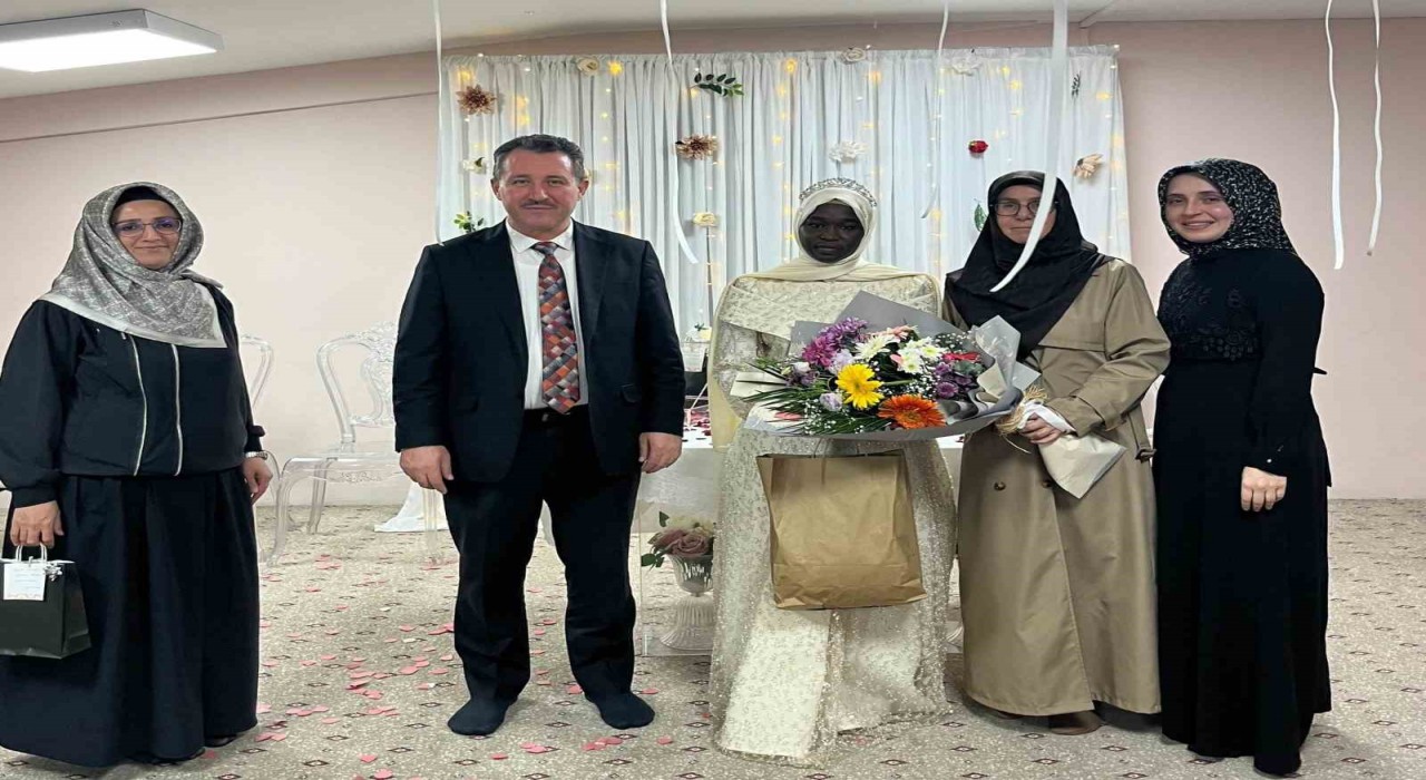 Sudanlı Tıp Fakültesi öğrencisi okulunu dondurup 8 ayda hafız oldu