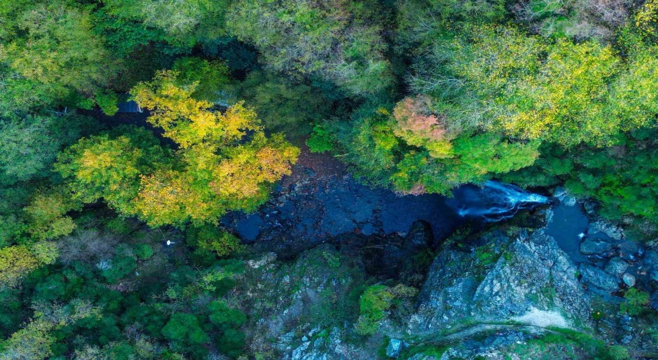 Sudüşen Şelalesinde sonbahar güzelliği