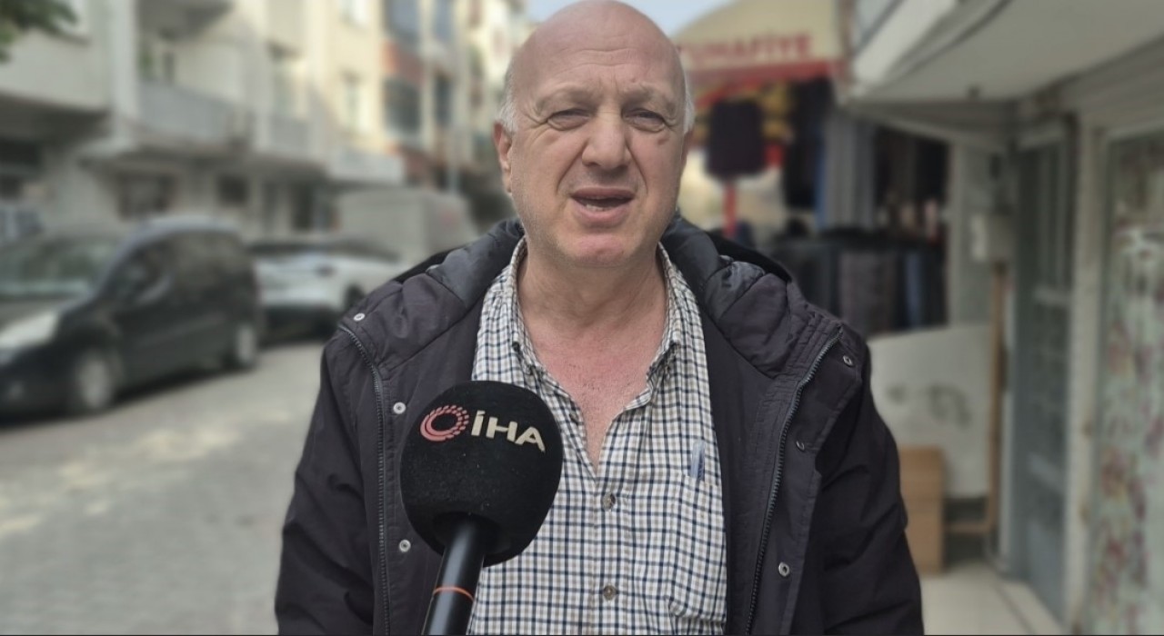 Sultangazide yıkım esnasında bitişikteki binanın duvarı yıkıldı