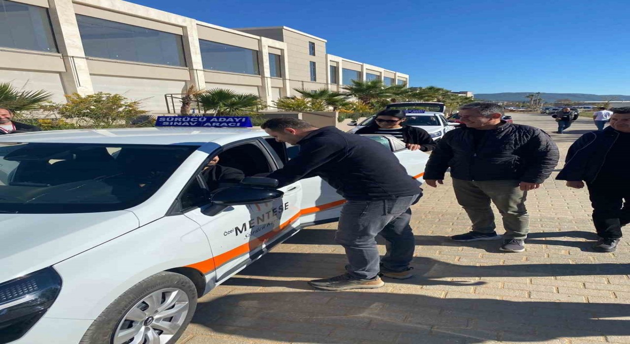 Sürücü adayları direksiyon eğitimlerine devam ediyor