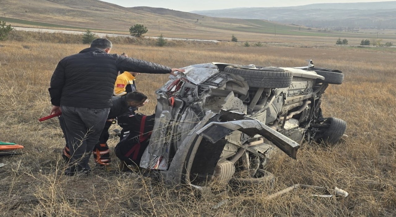 Takla atan otomobil hurdaya döndü: 1 yaralı