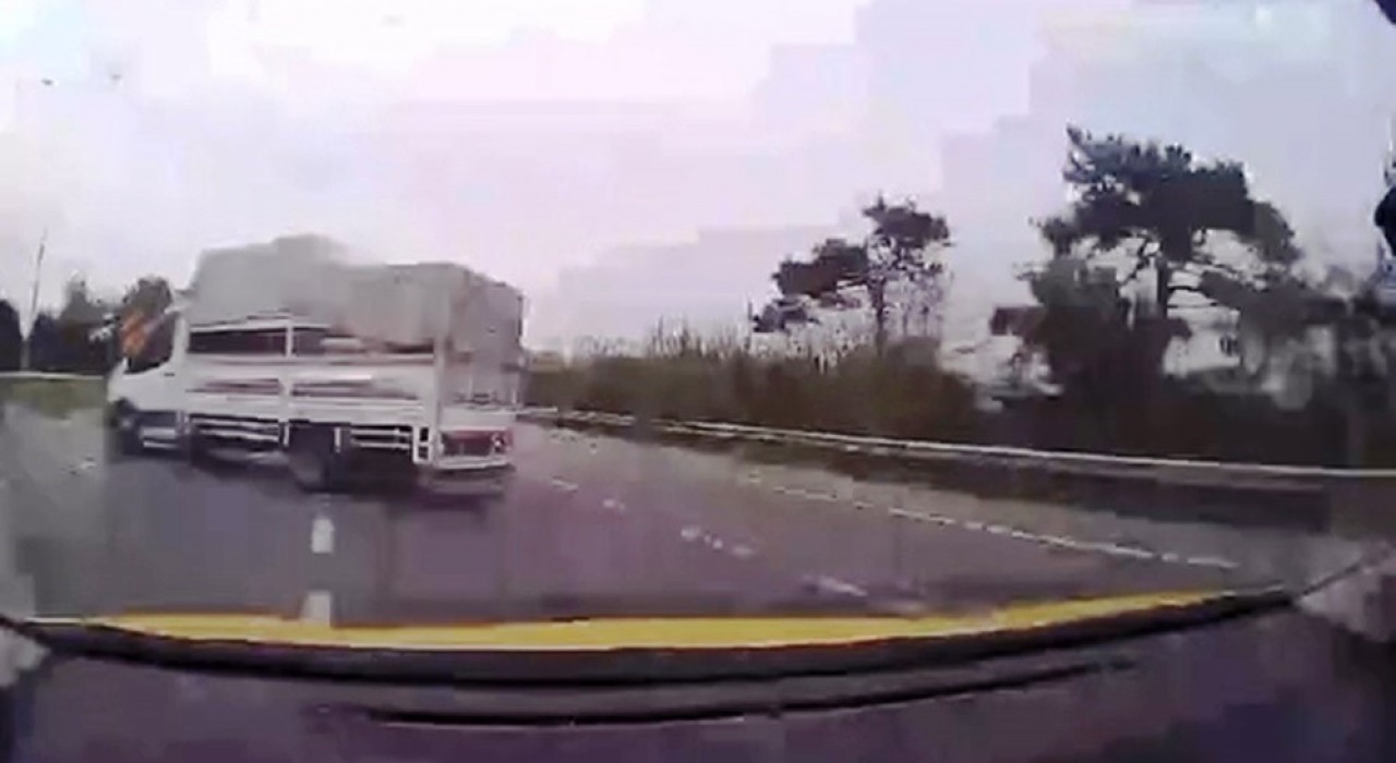 Taksi şoförü, 6 kişinin canını ustaca manevrayla kurtardı: O anlar kamerada