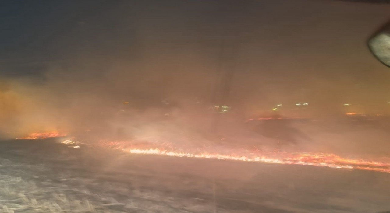 Tandırdan sıçrayan kıvılcımlar araziyi küle çevirdi