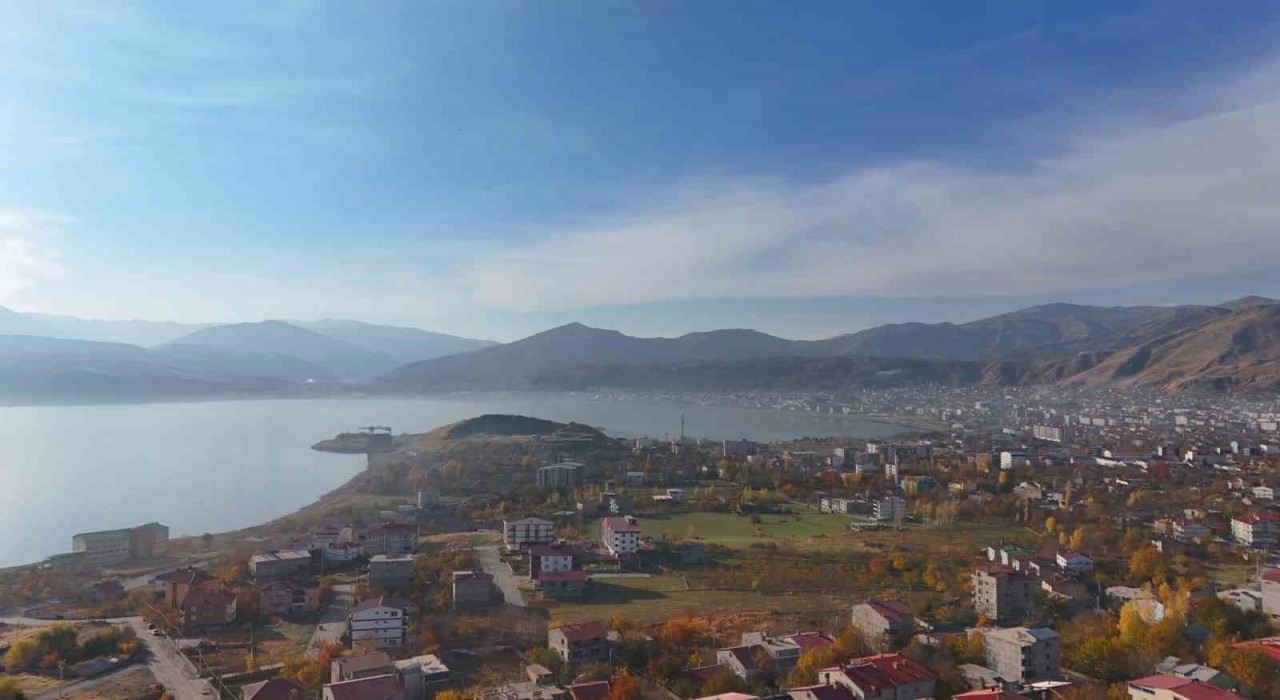 Tatvanda sonbaharın büyüleyici renkleri görüntülendi