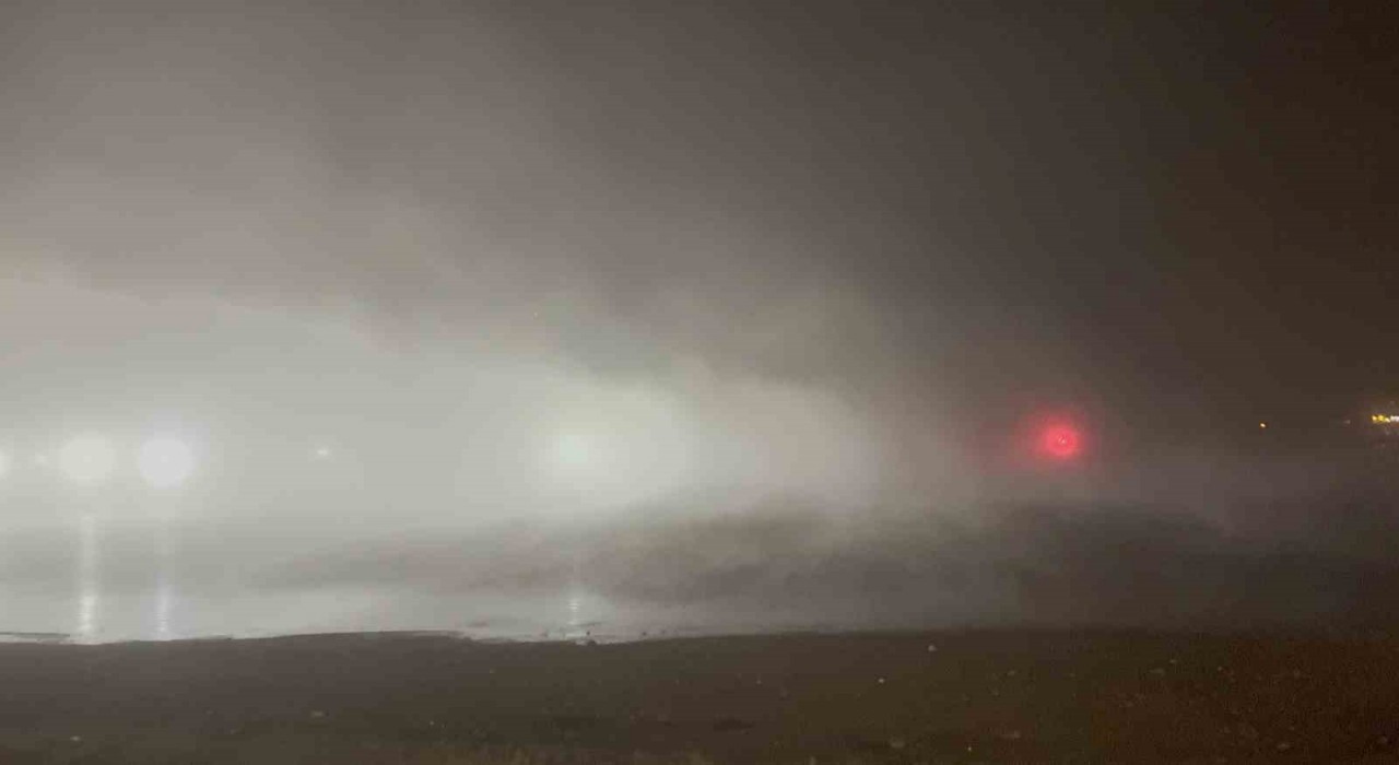 Tatvanda yoğun sis sürücülere zor anlar yaşattı