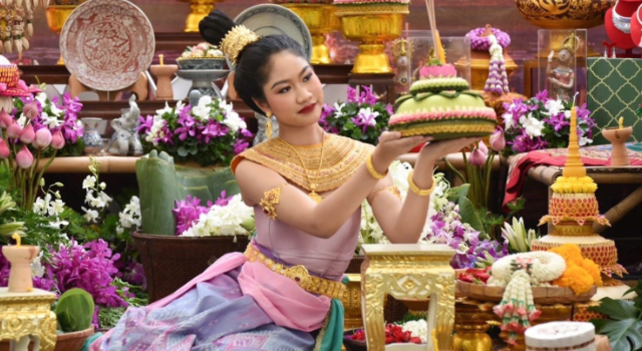 Tayland’da geleneksel Yüzen Fener Festivali coşkusu