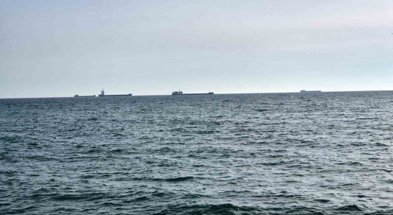 Tekirdağda lodos fırtınası balıkçıları limana döndürdü