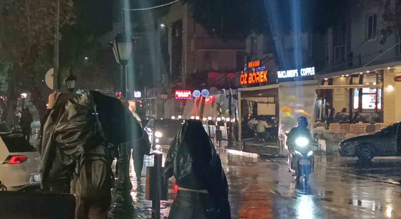 Tekirdağda sağanak yağış etkili oldu