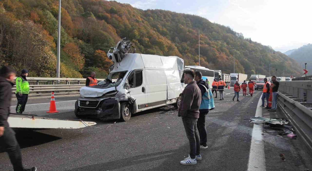TEMin Bolu geçişinde zincirleme kaza: 1 yaralı