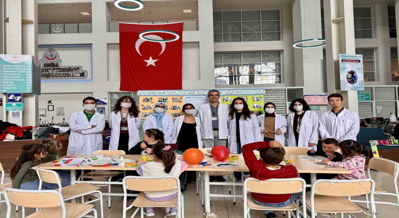 Tıp Fakültesi öğrencileri lösemili çocuklara dikkat çekti