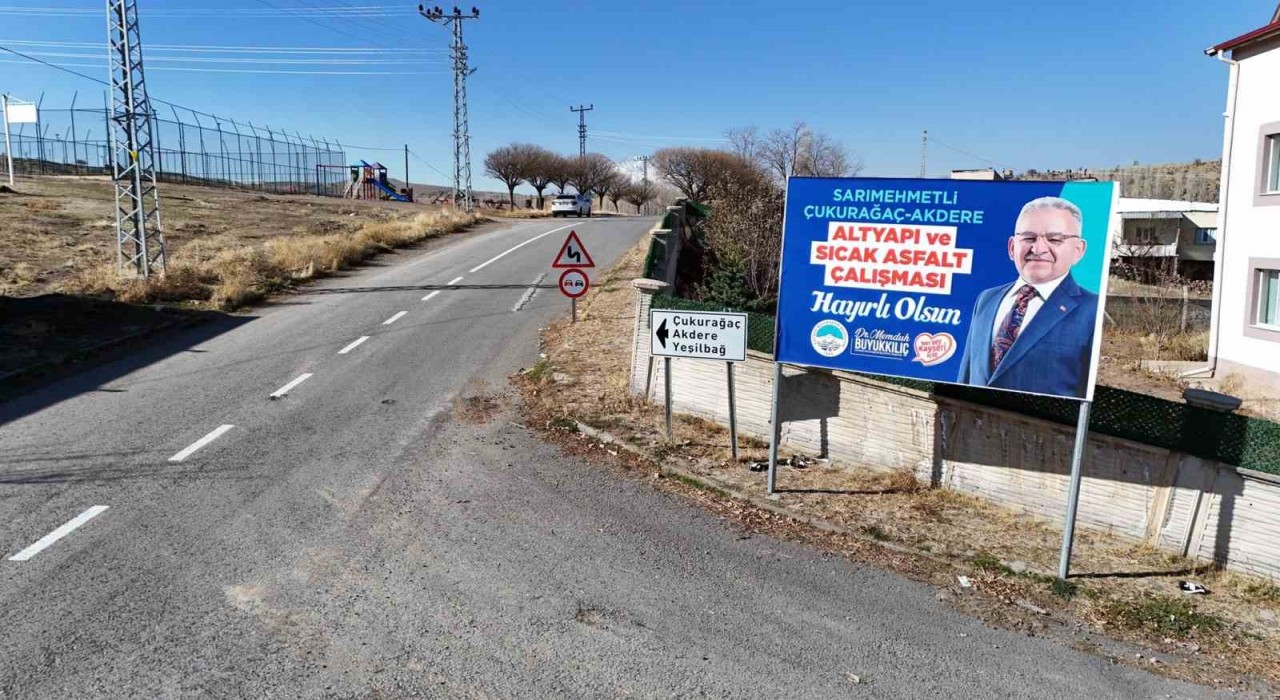 Tomarzada 3 mahallenin ana yollarının sıcak asfaltı tamamlandı