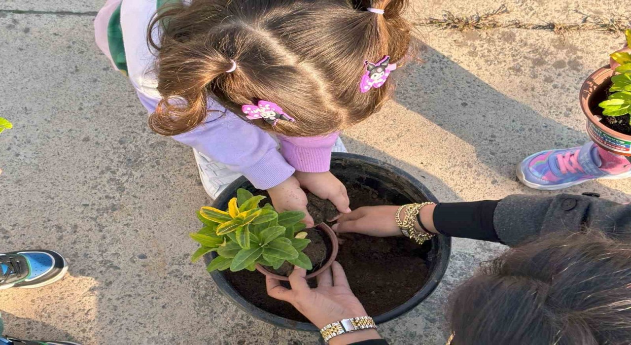 Toprağa dokunan minik eller Sakaryada umudu ekti