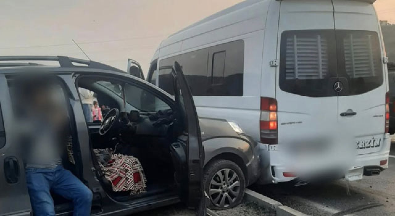 Toprakkale’de Minibüs Kazası: 4 Yaralı