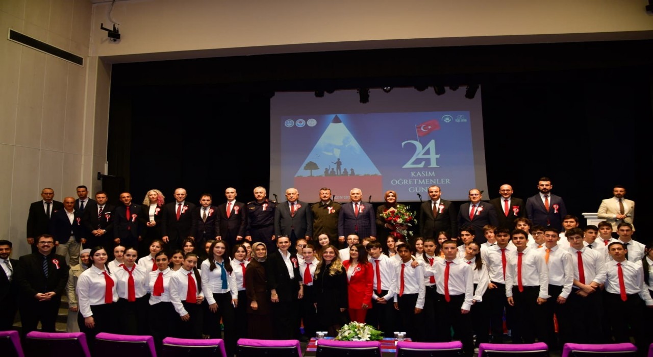 Trabzonda 24 Kasım Öğretmenler Günü kutlamaları