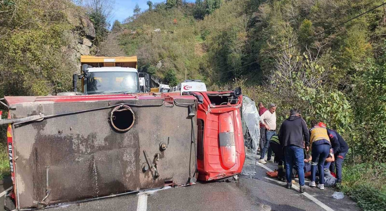 Trabzonda yangına giden itfaiye aracı kaza yaptı: 2 yaralı