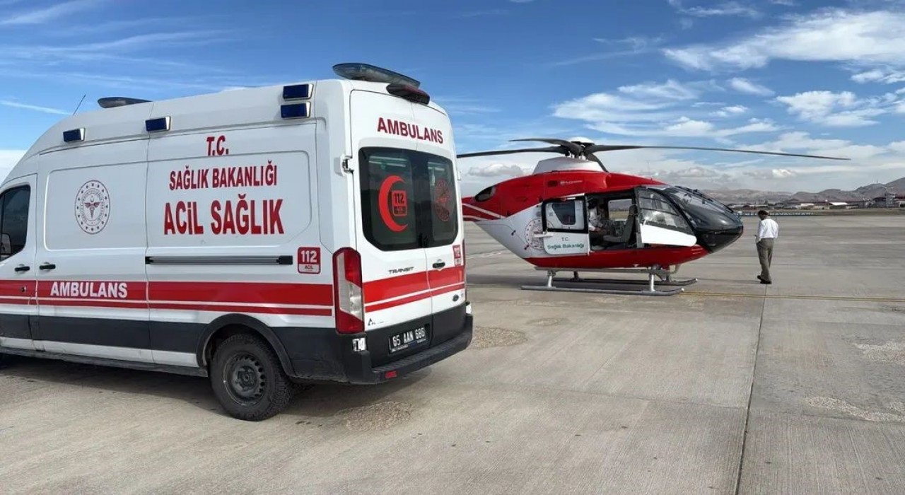 Trafik kazasında yaralanan şahıs ambulans helikopter ile Vana getirildi