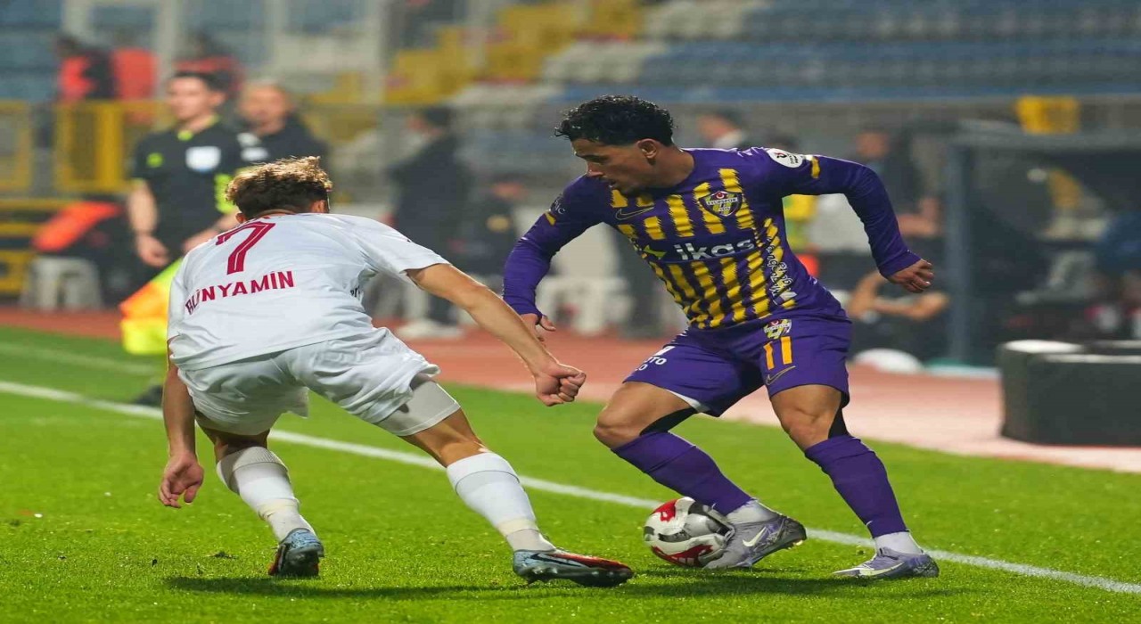 Trendyol Süper Lig: Eyüpspor: 0 - Antalyaspor: 0 (İlk yarı)