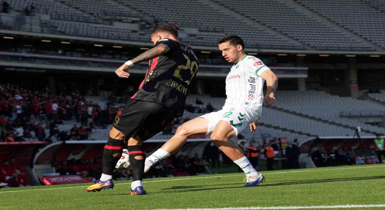 Trendyol Süper Lig: Fatih Karagümrük: 0 - Konyaspor: 0 (Maç devam ediyor)