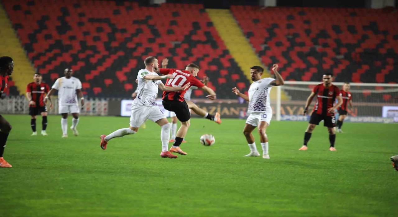 Trendyol Süper Lig: Gaziantep FK: 0 - Eyüpspor: 1 (İlk yarı)