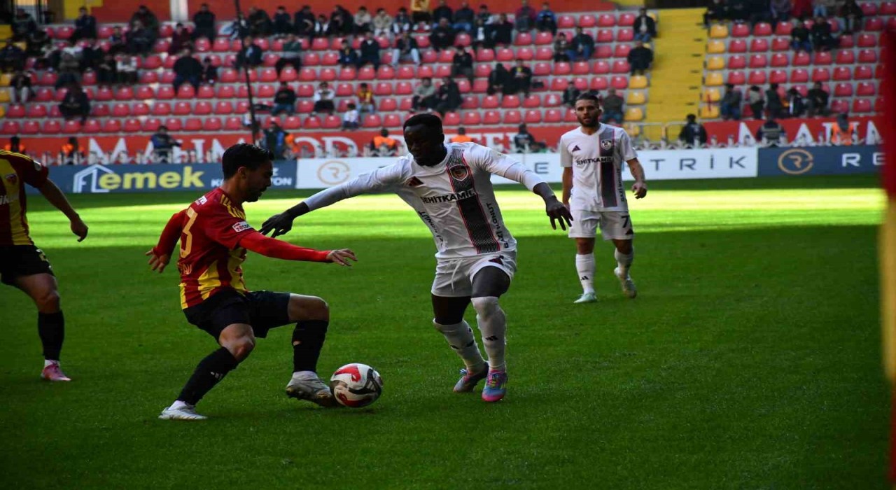 Trendyol Süper Lig: Kayserispor: 0 - Gaziantep FK: 2 (İlk yarı)
