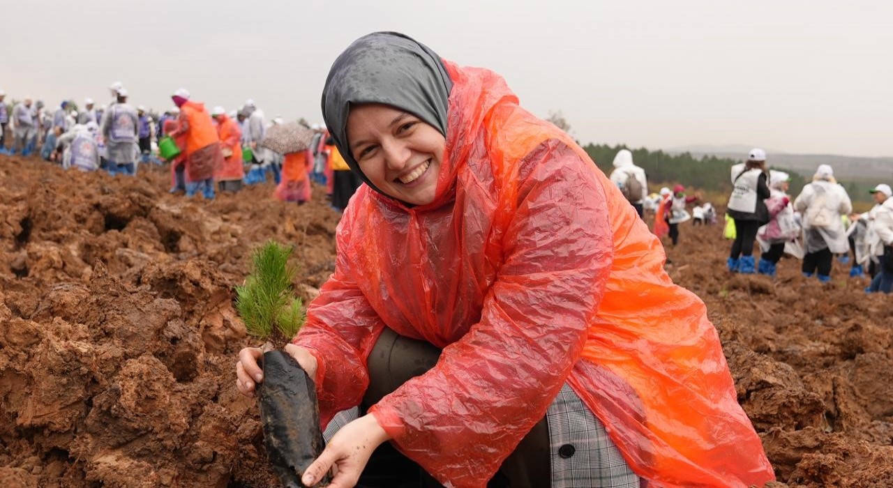 TÜRGEVli gençler Milli Ağaçlandırma Gününde Yeşil Vatan için kenetlendi