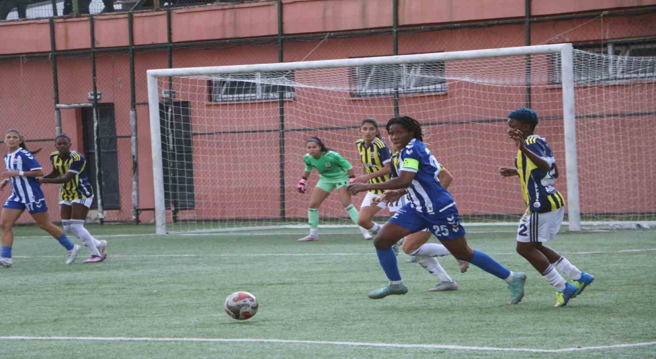 Turkcell Kadın Futbol Süper Ligi: Hakkarigücü: 0 - Fenerbahçe: 2