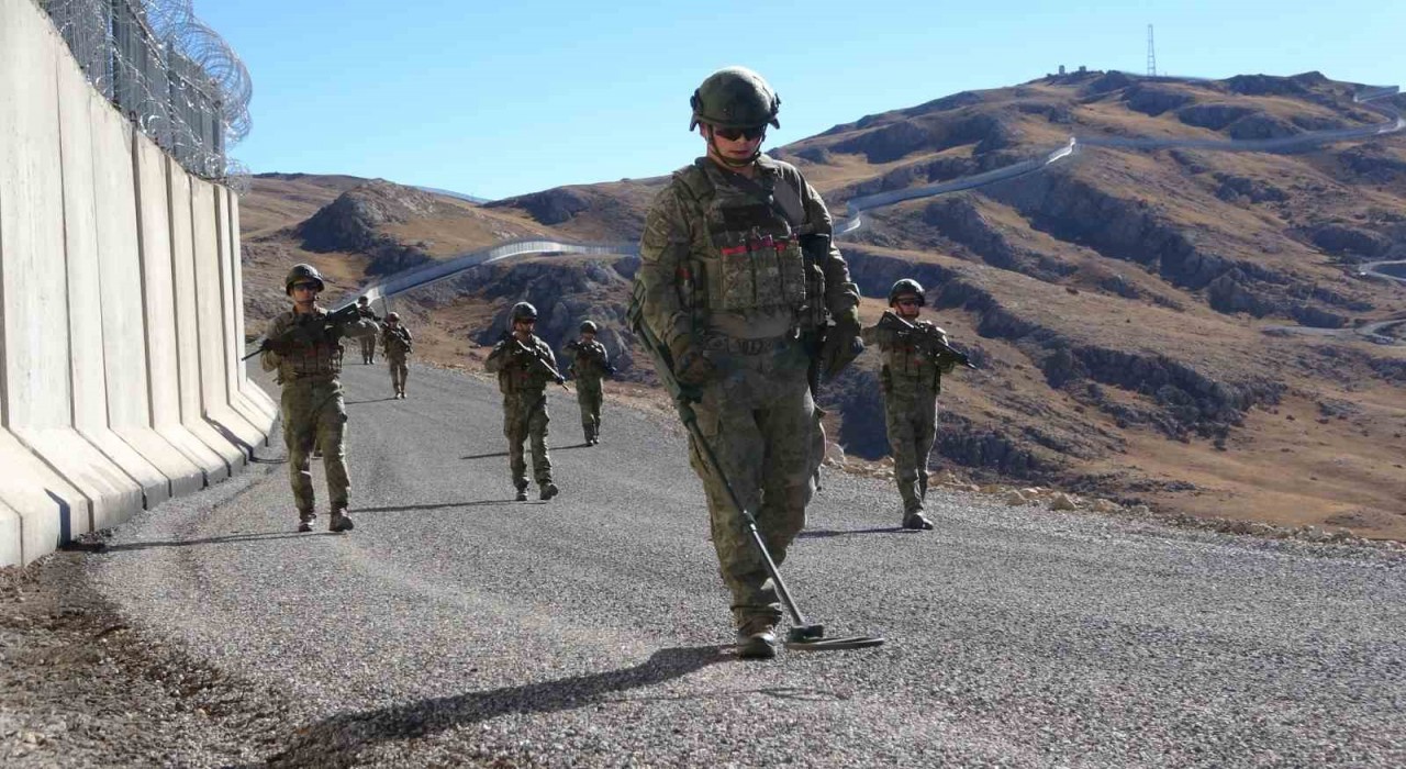 Türkiyenin güvenlik kalkanı: Van sınır duvarı tamamlanıyor