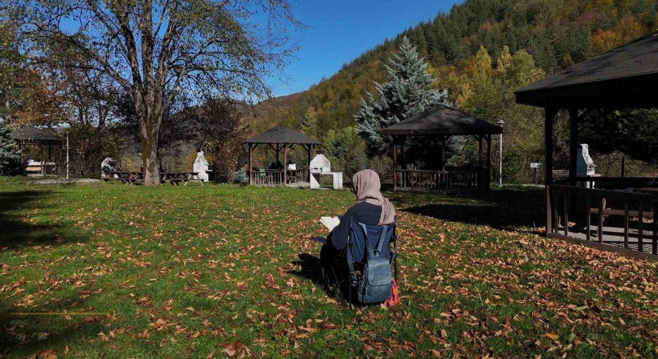 Türkiyenin tek cadı kazanı şelalesinde sonbahar manzaraları